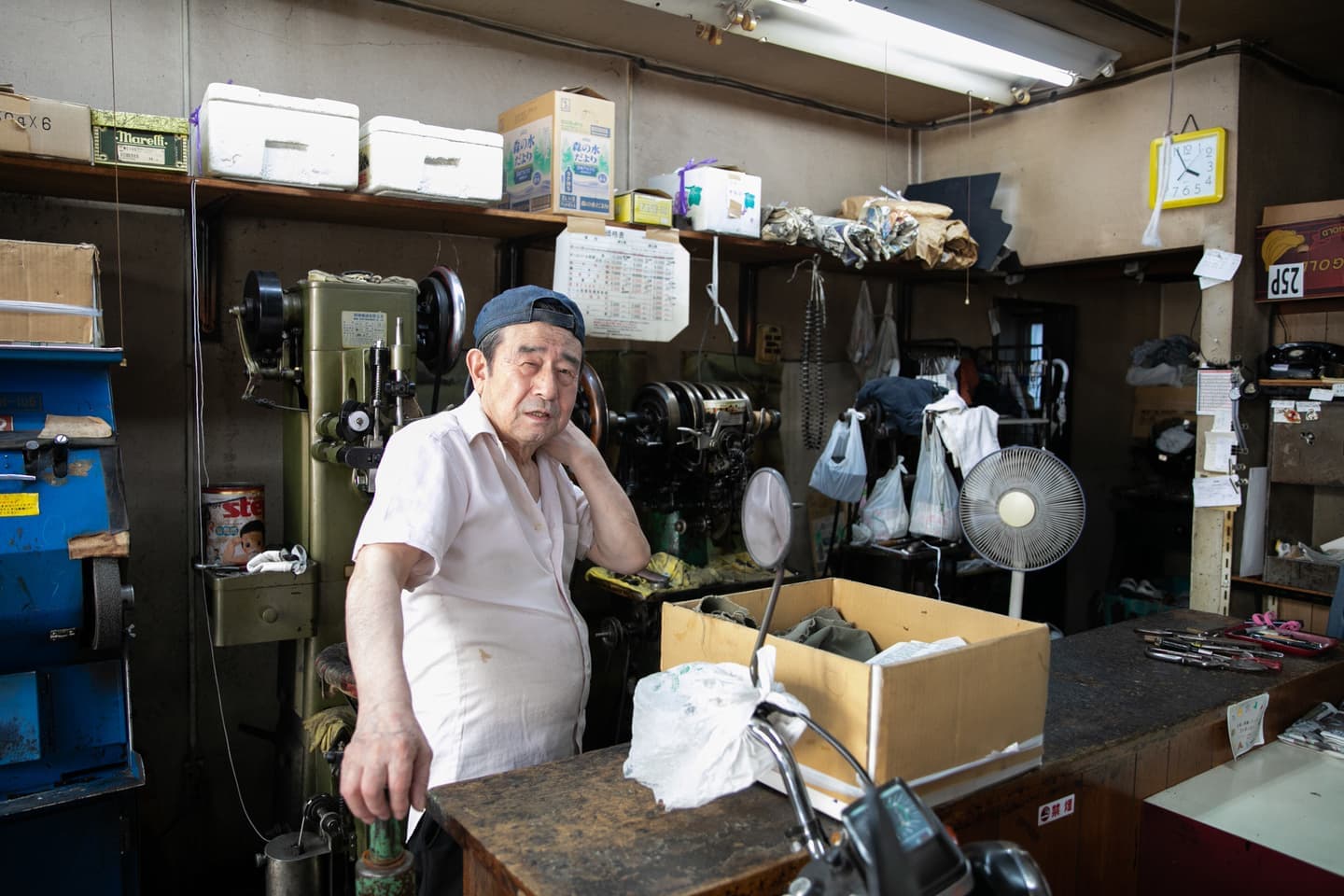 フォトグラファー山﨑美蔓が撮影した靴修理職人の写真