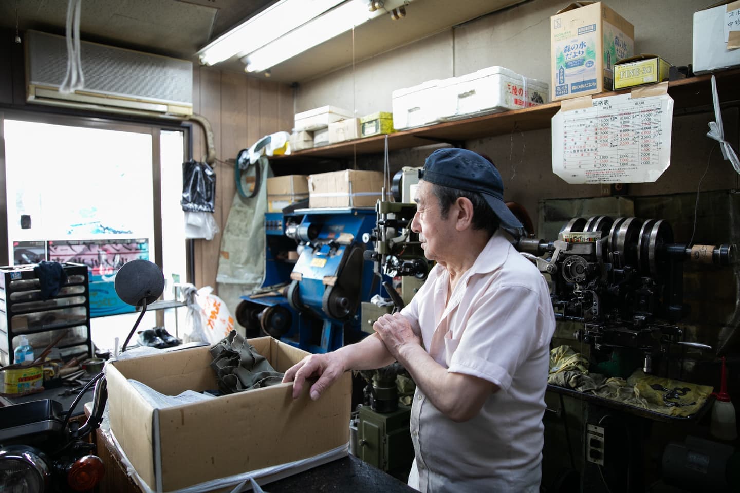 フォトグラファー山﨑美蔓が撮影した靴修理職人の写真